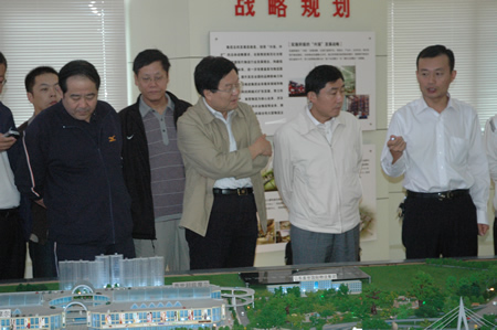 山西省交通运输治理局调查团辅导光临集团参观调查