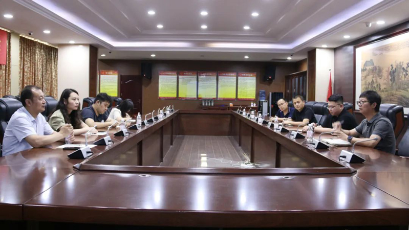 吉利控股集团到集团参观互换