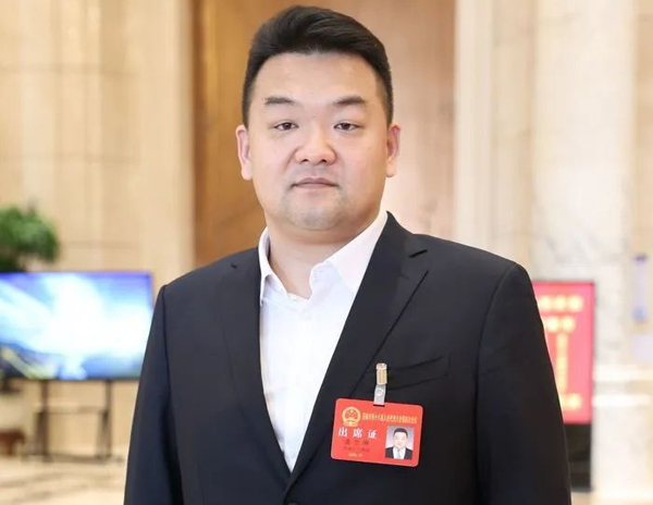 《爱赤峰》：赤峰市人大代表，山东多宝电竞国际物流集团党委书记、总经理盖忠琳：阐扬国度枢纽作用 降低全社会物流成本